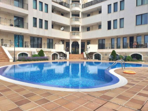 Relaxing Mountain View Apartment near the Beach